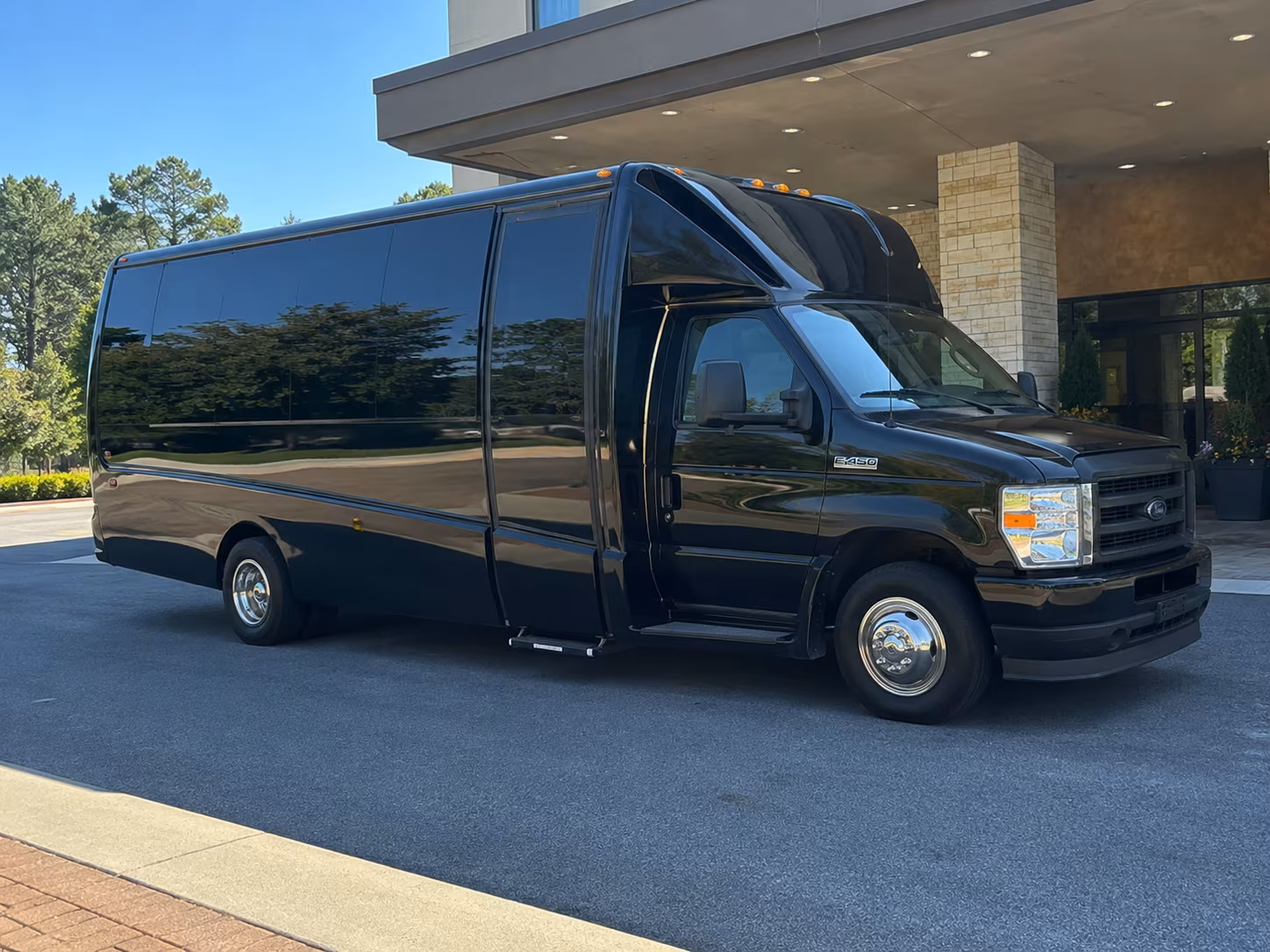 find the perfect transportation for your next airport transfer 4